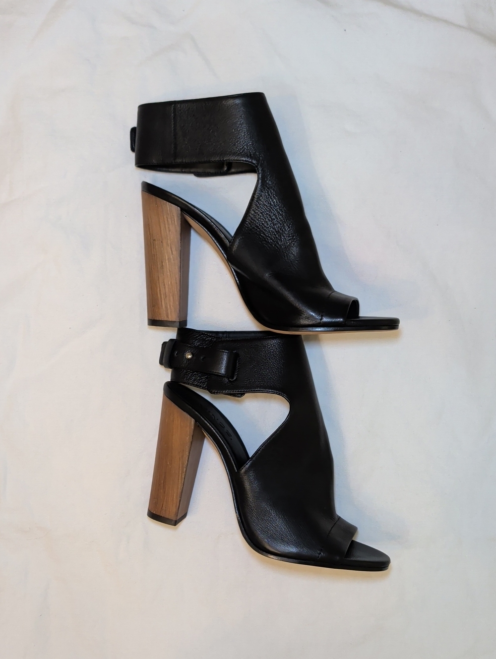 Vince‎ Addie Winter Leather Peep Toe Ankle Strap Wood Block Heel Sandal Black